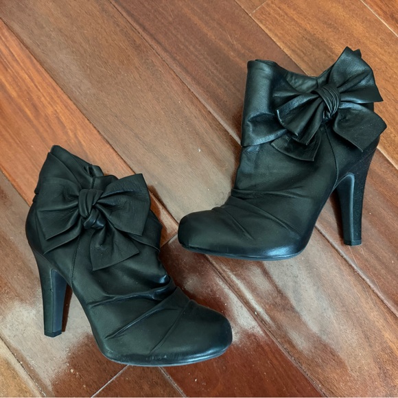 Gianni Bini Shoes - Gianni Bini ankle black heeled boots size 10 never worn